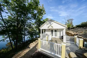Treehouse at CrossTimbers Marina - Image 2