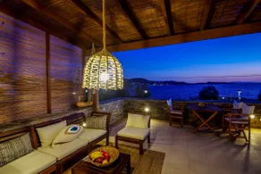 Beachfront Modern 1 BD Apartment, Syros Island - Image 2