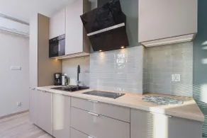 Apartments Kraków Rajska 3 by Noclegi Renters - Image 4