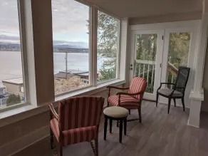 Seattle Charmer with Breathtaking Views - Image 2