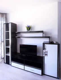 XL-1bedroomApt: MiniSmartRainbowGarden - Image 2