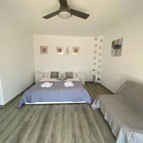 Corner guest suite, with sea and pool views.A/C - Image 2