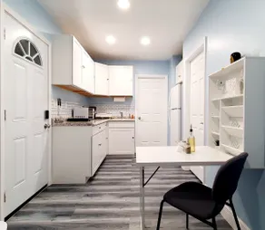 A cozy suite, with a separate entrance - Image 2