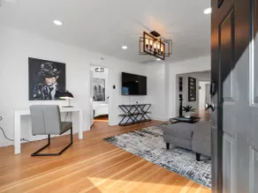 Luxury Modern Home in the heart of Downtown - Image 3