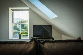 Stylish Space In Abergavenny with Mountain Views - Image 2
