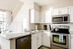 Stylish and Modern Condo Near Downtown Tempe - Image 5
