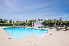 The Memphré condo with pool - Image 4