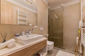 Penthouse three bedroom apartment with terrace - Image 3