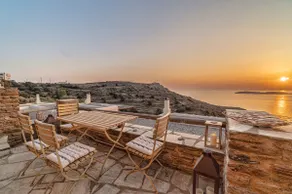 IRIDA Top-Floor Serenity - 5 mins to Batsi - Image 4