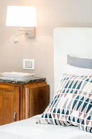 Cottage with vintage touches near the lakefront - Image 5