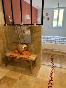 Bohemian Spa Suite | Close to Beaches | Parking & A/C - Image 4