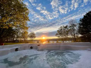 Peaceful oasis: hot tub, river view, fireplace - Image 2