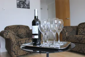 4 Guest-Central-2 Bedroom- Private Parking Flat - Image 2