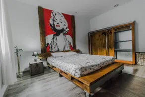 Modern & Recycled Guest House - Image 2