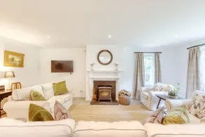 Idyllic Woodland Lodge 1 hour from Edinburgh - Image 5