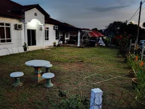 Syarizqi Homestay by the beach - Image 4