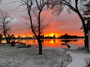 Lake House, mini-beach, dock, paddle boards, pets - Image 2