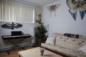 Roomy 2BD Condo with Piano near National Park - Image 3