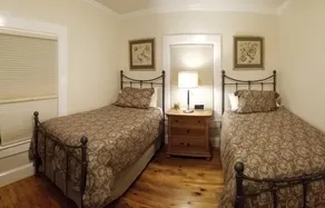 Maple Street Cottage - Image 2
