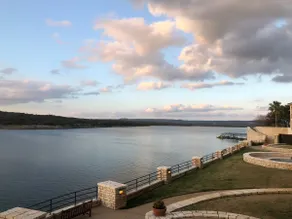 Luxuriöse Villa am See Travis Waterfront mit spektakulärem Blick auf den Sonnenuntergang - Image 3