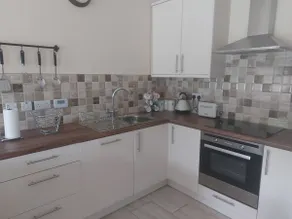 Beautiful 2 bedroom apartment with secure parking - Image 2