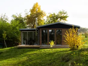 Lakeside house – 3,000 m² – with rowboat and air conditioning - Image 2