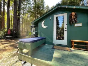 Moonshack w/ hot tub, redwoods, dog friendly, EVC - Image 4