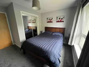 Lovely 2 bedroom top floor flat with free parking - Image 5