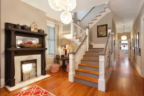 Big Yellow Brick House - Victorian District - Image 5