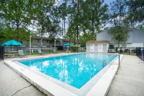 Private townhouse at Foxmoor - just blocks to UF - Image 3