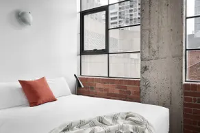NYC-Style, CBD Paris End – Ample Space and Balcony - Image 2