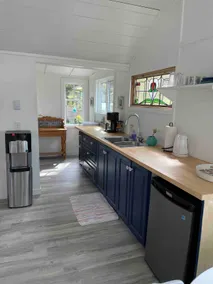 Vesuvius Bay Cottage with garden & ocean views - Image 5