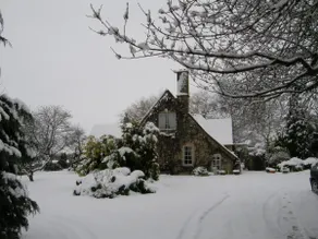 Self Contained Studio in Country House - Image 4
