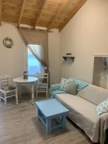 Seaside balcony apartment - Image 2