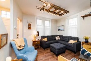 Adorable North Side Carriage House - Image 3