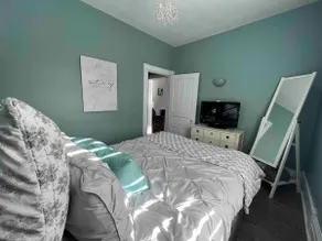 Cozy One Bedroom Apartment in Century Home - Image 2