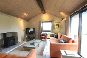 Spacious, Sleeps 9, Hot Tub, 4-Bed,Tenby / S-foot - Image 4