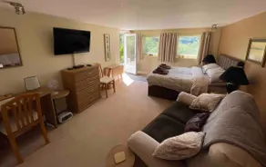 Self-Contained Studio Apartment in Scenic Location - Image 5