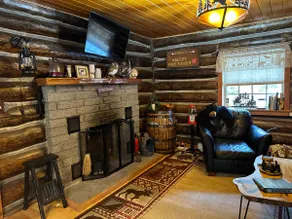 Little Bears Cabin in the Adirondacks, dog welcome - Image 3