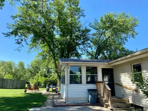 Cheerful two bedroom home in quiet neighborhood. Sun Porch ~ Patio ~  Large yard - Image 3