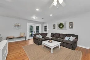 Charming Home Minutes Away from Golf and Hospitals - Image 5