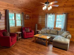 Cozy Cabin in the Woods on mountain in Hot Springs - Image 2
