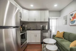 Cozy 1/1 | Center City | Sleeps 4 | 2 Beds - Image 2