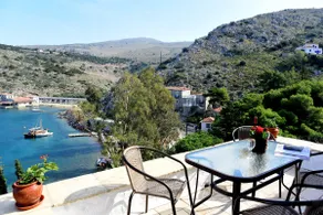 Arbeli House for idyllic sun & sea holidays in Mandraki Bay, Hydra - Image 4