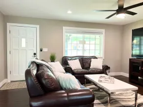 Modern Acreage near DFW airport - Image 3