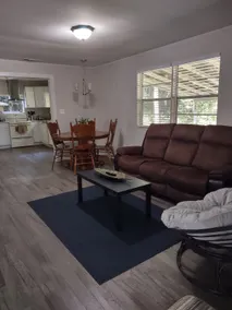 Serene 2 bedroom cottage w/ private yard - Image 2