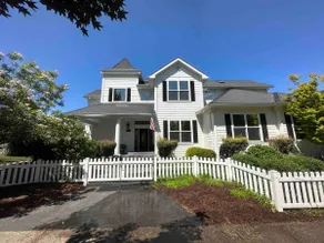 The White House in Central Point - A Stunning Home - Image 3
