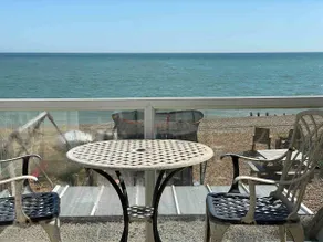 Spacious family Beach house-with incredible views - Image 3
