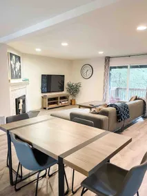 La Gracia @ Edmonds Remodeled Home with AC - Image 3