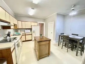 Charming 3rd Floor Walk-up River View - Image 4